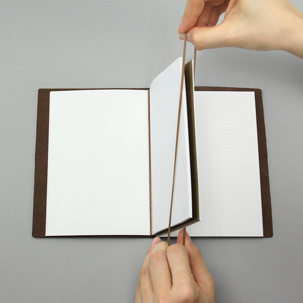 TRAVELER'S notebook Passport Size 011 Connecting Rubber Bands