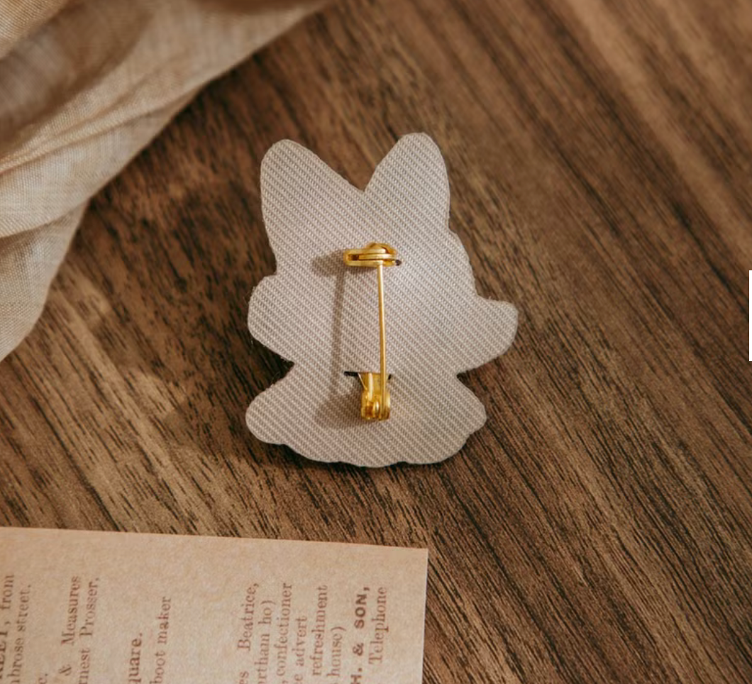 wwiinngg Embroidered Pin - Little Fox