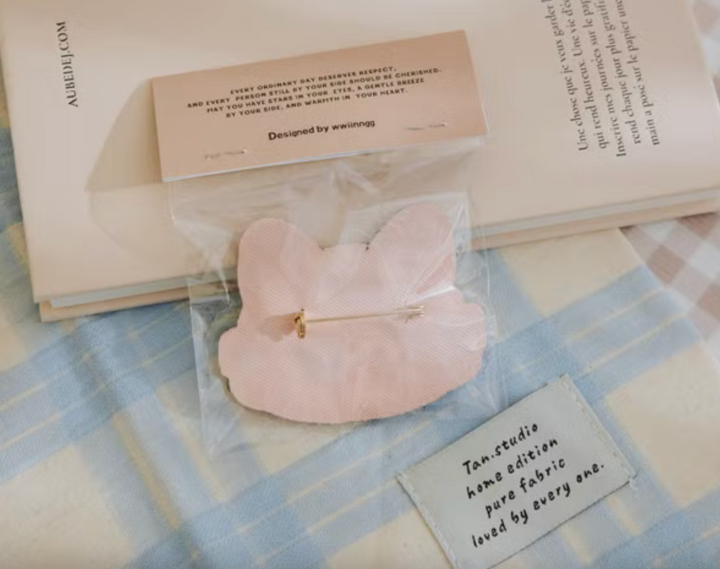 wwiinngg Plush Embroidered Pin - Muni the Siamese Cat